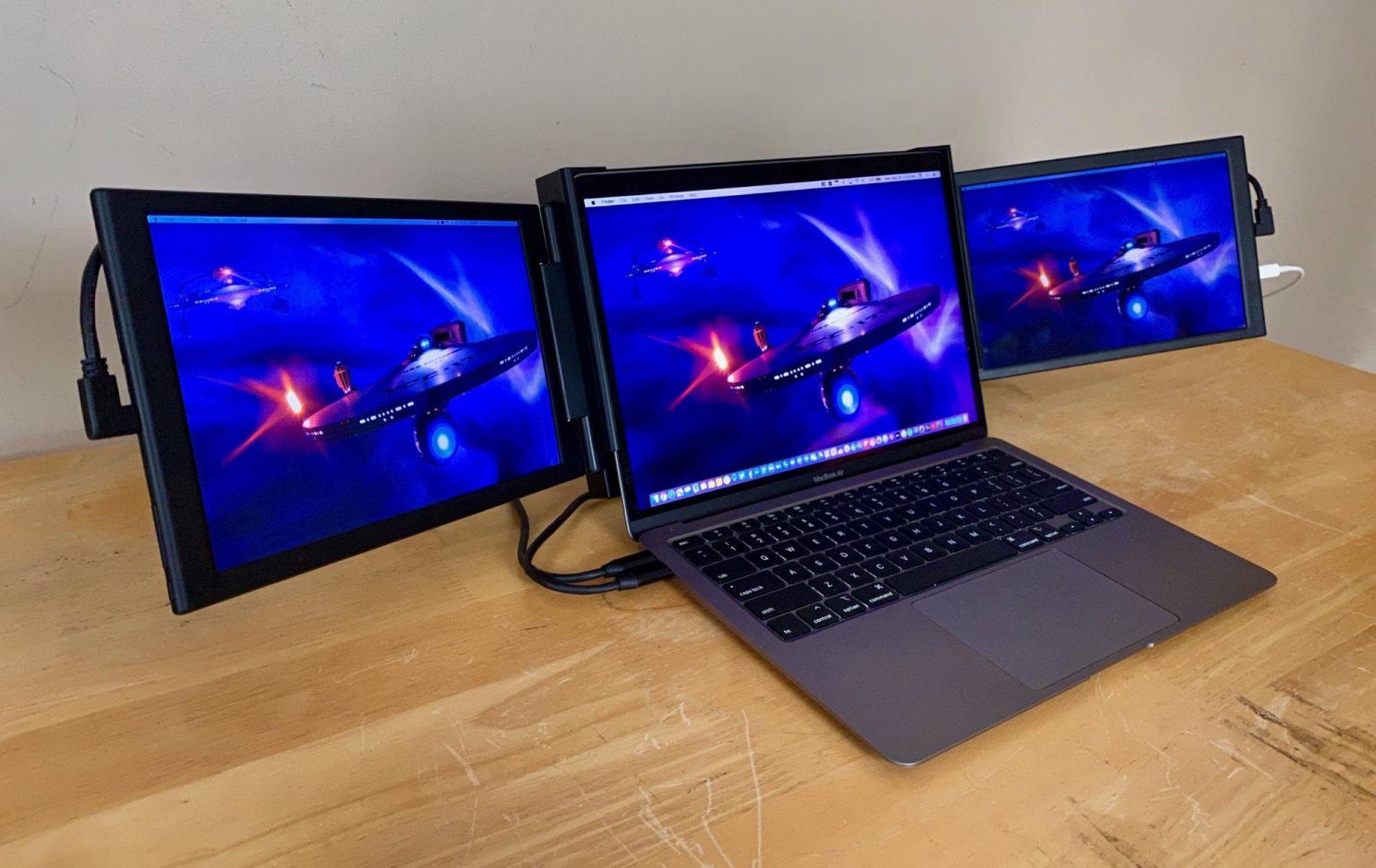 mac laptop extra monitor
