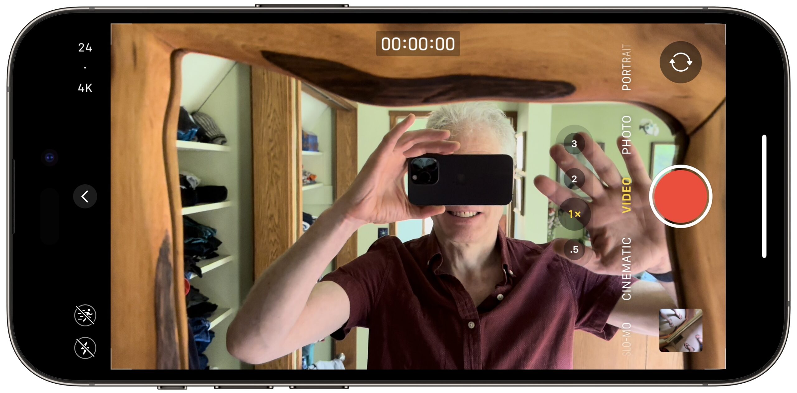 Demonstratie van het gebruik van een iPhone om je zicht te verbeteren