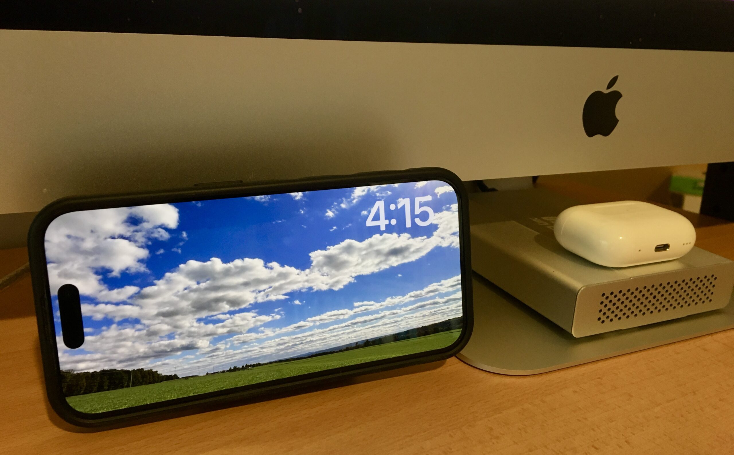 BurdProducts MagSafe Desk Mount with iPhone in StandBy